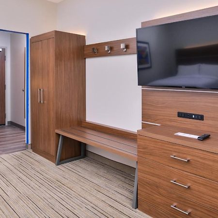 Holiday Inn Express & Suites Farmville By Ihg Exterior photo