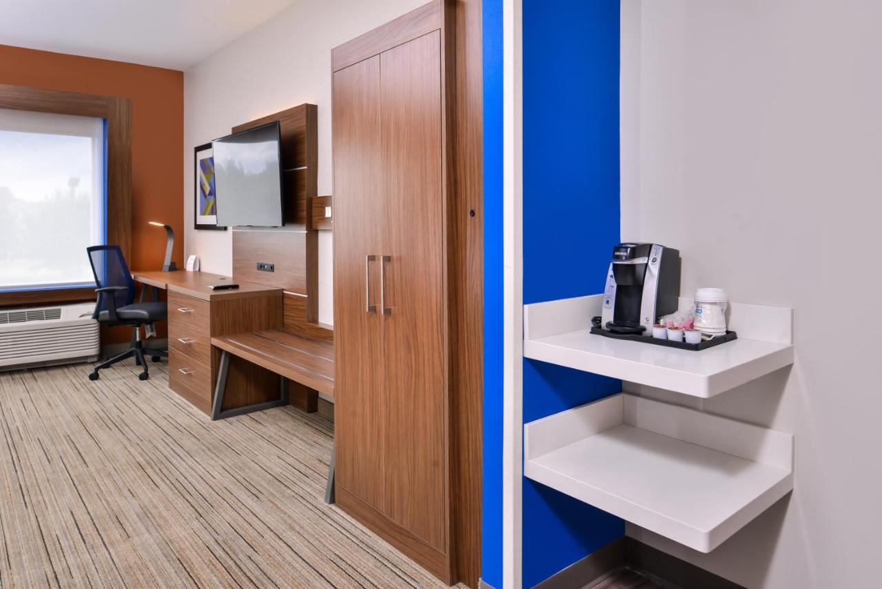 Holiday Inn Express & Suites Farmville By Ihg Exterior photo