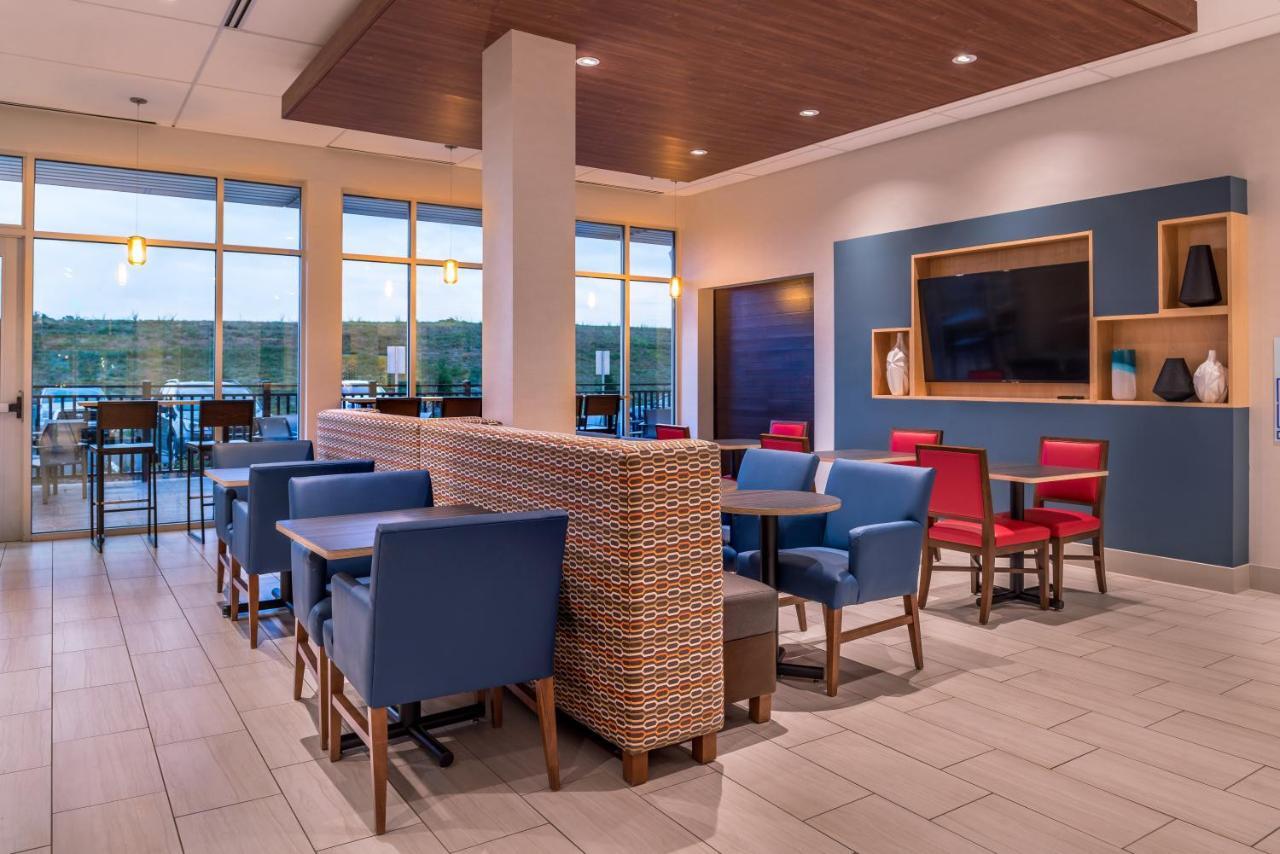 Holiday Inn Express & Suites Farmville By Ihg Exterior photo