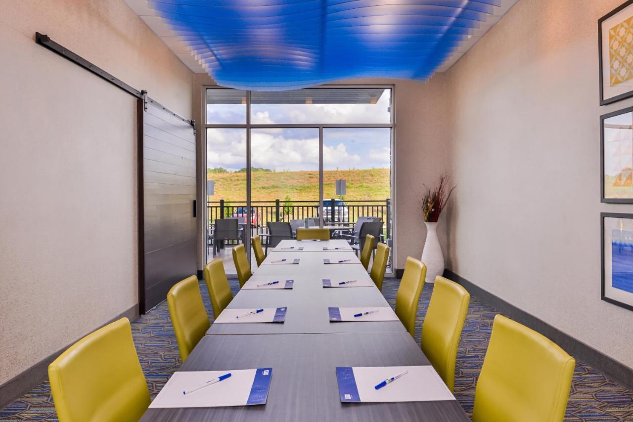 Holiday Inn Express & Suites Farmville By Ihg Exterior photo