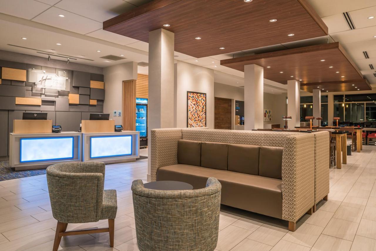Holiday Inn Express & Suites Farmville By Ihg Exterior photo