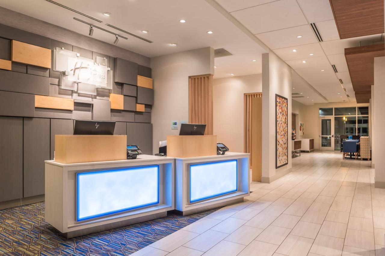 Holiday Inn Express & Suites Farmville By Ihg Exterior photo