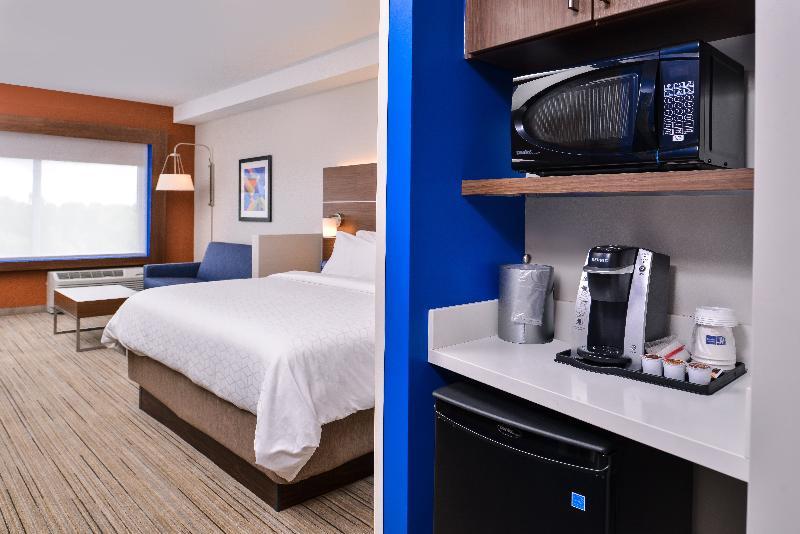 Holiday Inn Express & Suites Farmville By Ihg Exterior photo