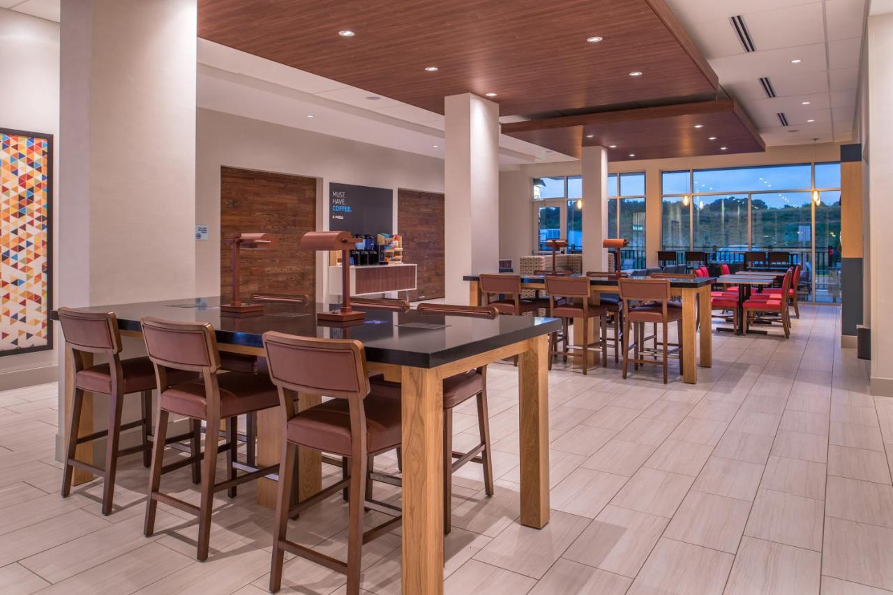 Holiday Inn Express & Suites Farmville By Ihg Exterior photo