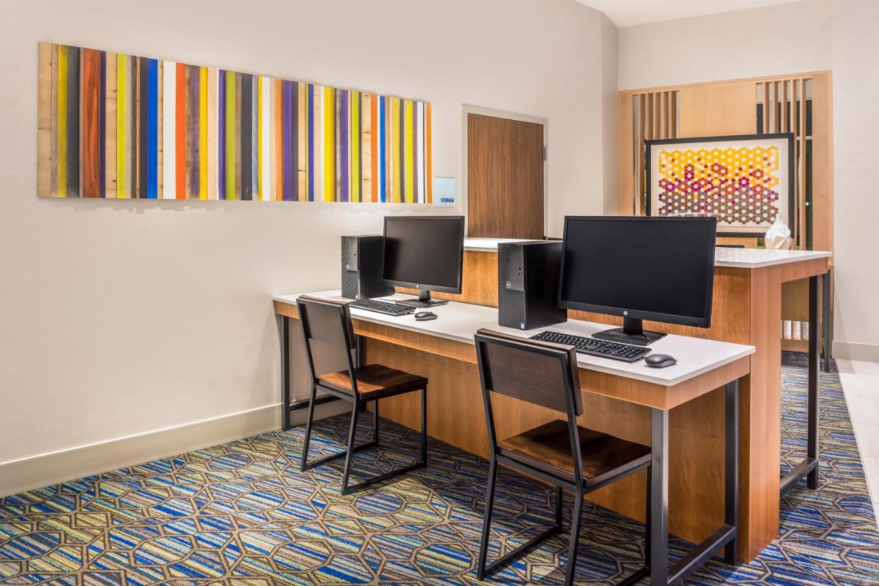 Holiday Inn Express & Suites Farmville By Ihg Exterior photo